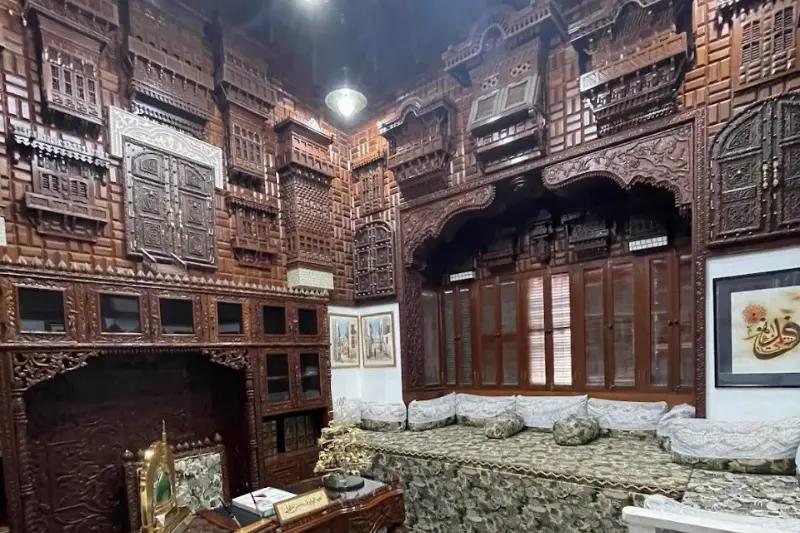 Traditionelles Interieur im Al Taybat Museum